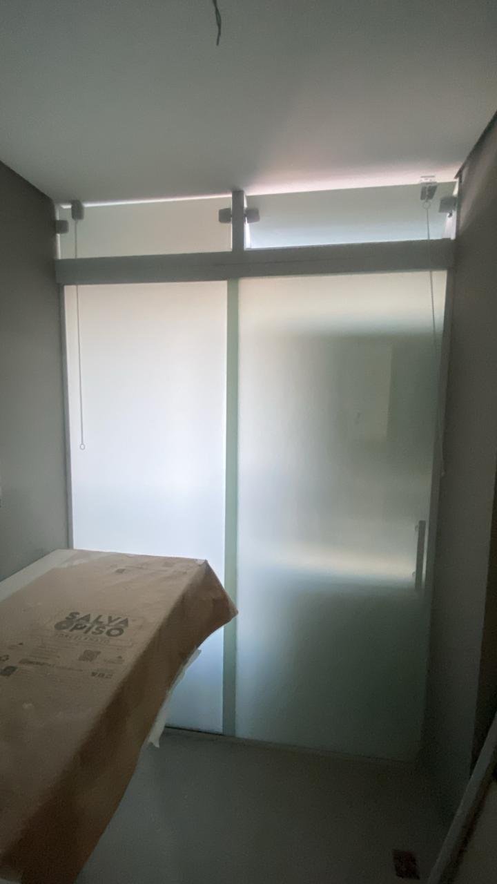 Box compacto com janela