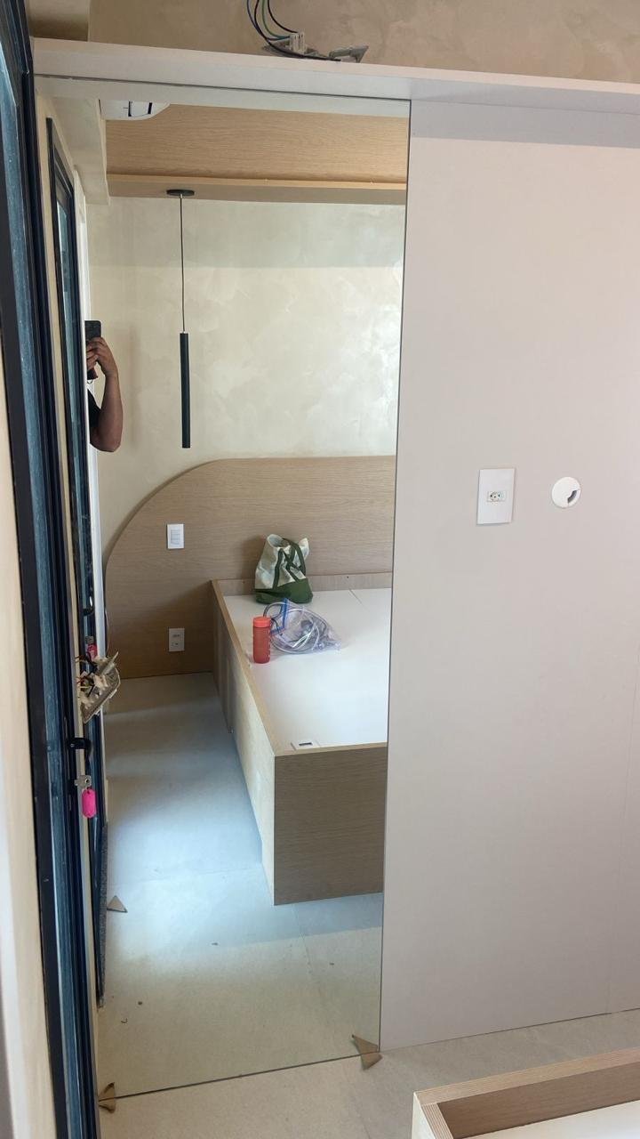 Espelho oval suspenso LED