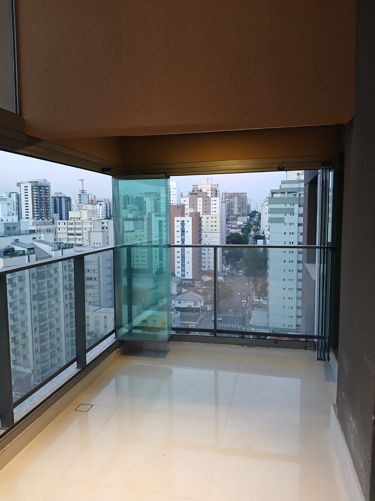 Varanda envidraçada retrátil